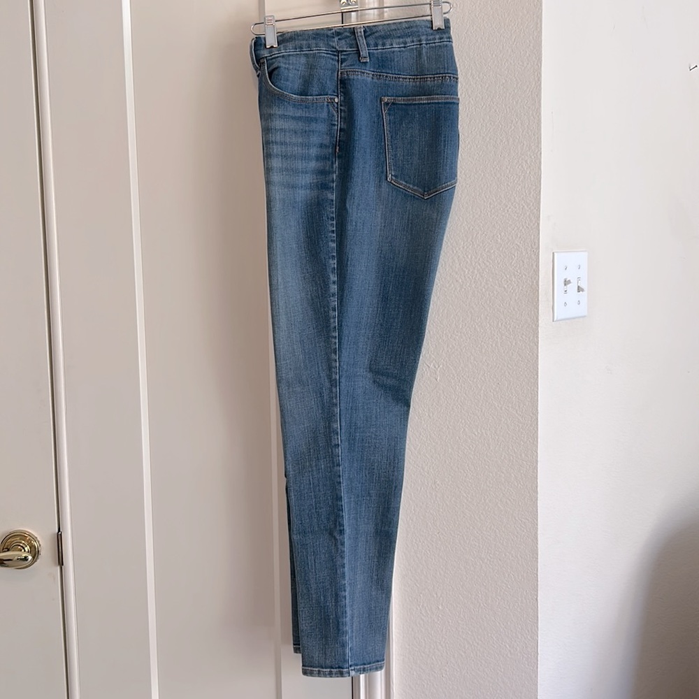 Chicos straight leg faded blue jeans.FAST SHIPPING